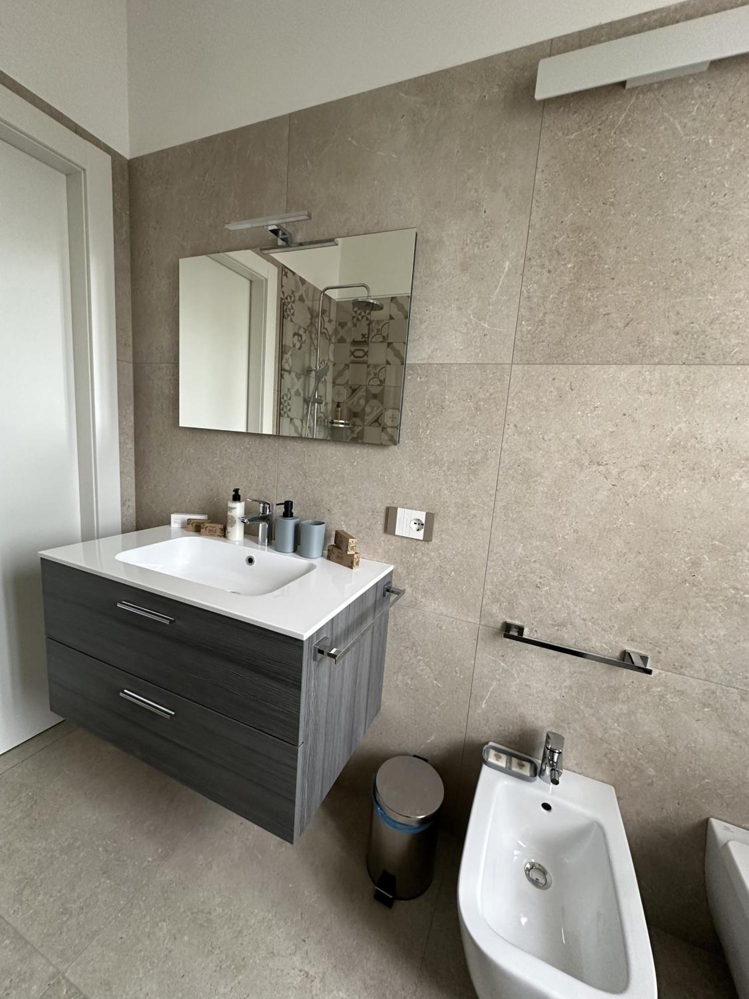 Appartamento Deluxe Fronte Ospedale ليغناغو المظهر الخارجي الصورة